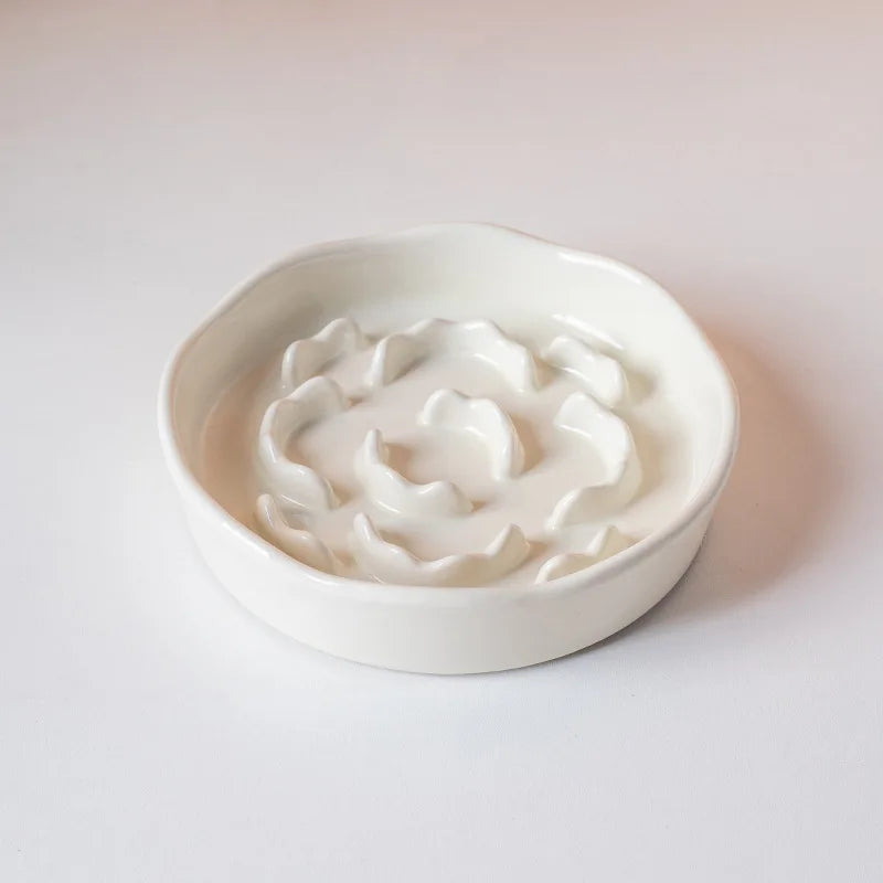 Elevated Ceramic Slow-Feeder Bowl — Tilted Neck-Support Dish for Cats & Flat-Faced Dogs