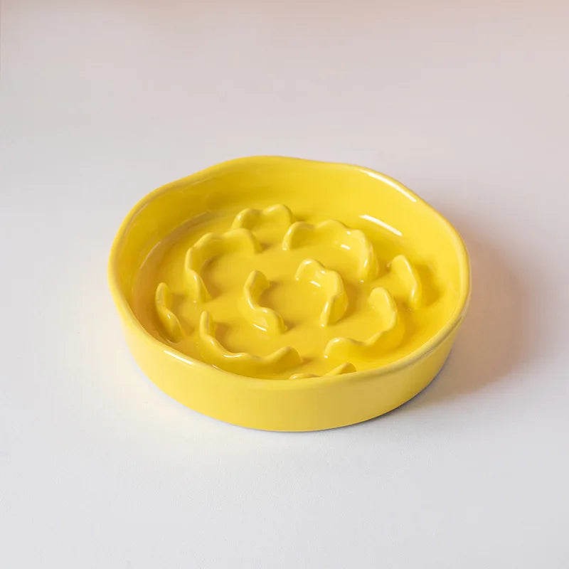 Elevated Ceramic Slow-Feeder Bowl — Tilted Neck-Support Dish for Cats & Flat-Faced Dogs