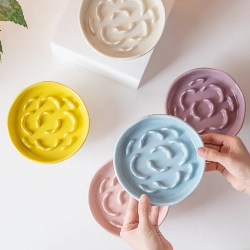 Elevated Ceramic Slow-Feeder Bowl — Tilted Neck-Support Dish for Cats & Flat-Faced Dogs